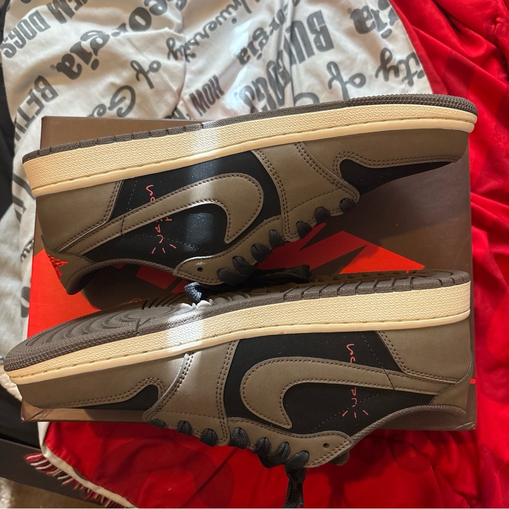 Travis Scott Mocha 1